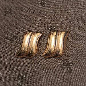 Vintage Gold Tone Clip On Earrings